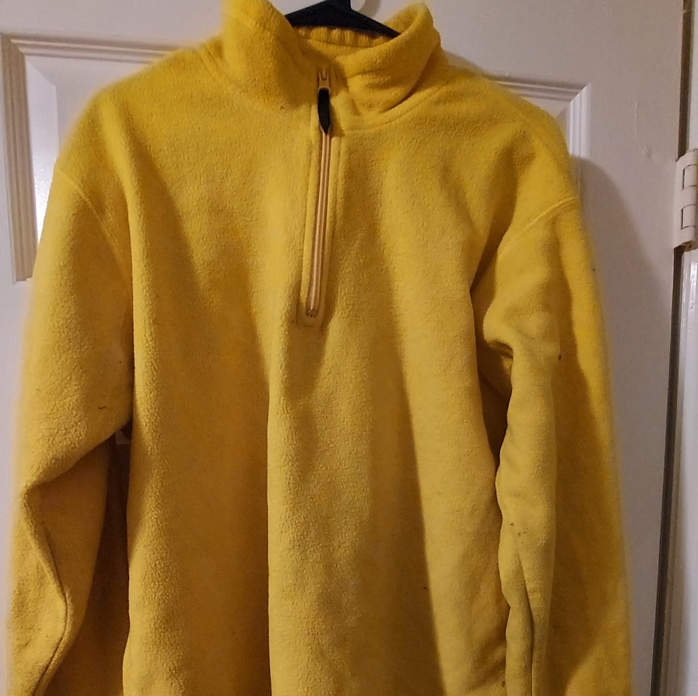 Yellow pullover 💛